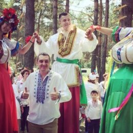 Украинские звезды показали свои вышиванки
