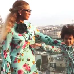 Зіркові мами та доньки, які одягаються у стилі family look