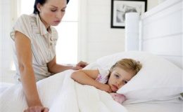 Болит живот у ребенка: 4 самые частые причины