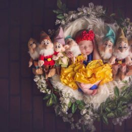 Словно из сказки. Американский фотограф показала удивительные снимки новорожденных в образах диснеевских персонажей