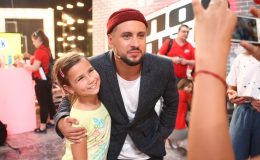 Дмитрий Монатик дарит участникам «Голос.Діти-3» необычный талисман 