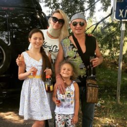 Оля Полякова рассказала, чему научилась без нее младшая дочь