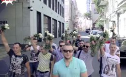 Реакція дівчат на квіти у подарунок від незнайомців (Відео)