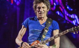 69-летний гитарист Rolling Stones показал своих 4-месячных близнецов