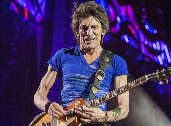 69-річний гітарист Rolling Stones показав своїх 4-місячних близнюків