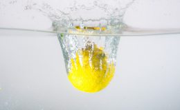 Почему утром важно пить теплую воду с лимоном: 4 веских аргумента