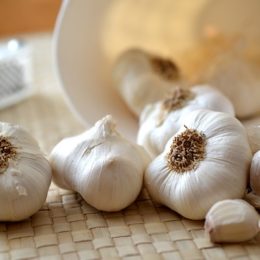 Как избавиться от запаха чеснока: эффективные способы