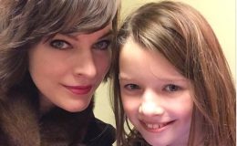 Семейный выход: Милла Йовович в откровенном наряде вывела дочь на красную дорожку