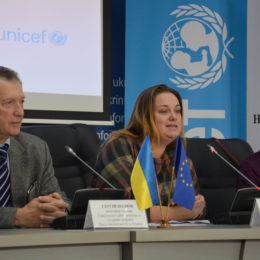 Соціальна допомога дітям-інвалідам: програма раннього втручання в Україні