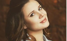 Сама нежность: Галина Безрук показала маленькую дочь и мужа