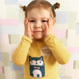 Дитинство екстерном або Чому Я проти раннього розвитку: історія мами Варі та Дарі