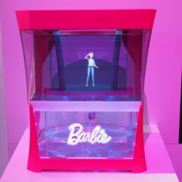 Помічник для мами: компанія Mattel випустила 3D-Барбі для дітей