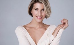 Анита Луценко показала новое упражнение от боли в спине и второго подбородка