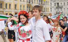 Звездные вышиванки: как украинские знаменитости отметили День вышиванки