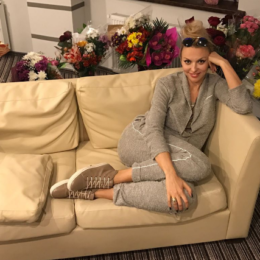 Тата копія: Оля Полякова показала молодшу доньку Алісу