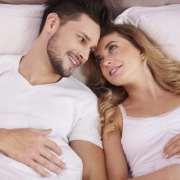 Ученые определили оптимальное количество секса для счастья