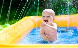 Как пережить жару детям. Правила поведения в воде для самых маленьких