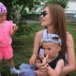 Несподіваний відпочинок: Слава Камінська показала дітей та фігуру у купальнику