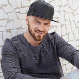 Влад Яма зворушив фото з маленьким сином