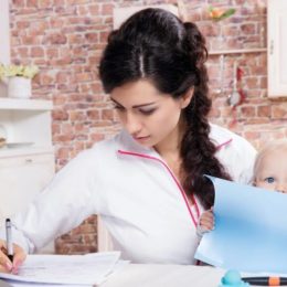 Все об отмене декрета и выплат на ребенка в 2019 году: отвечает юрист