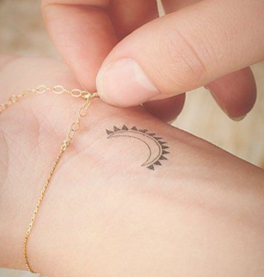 Источник: Instagram @ little.tattoos/minitatt
