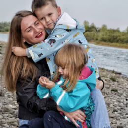 Кашель, який нас поєднав. Як вижити, коли хворіє вся сім’я: історія мами трьох