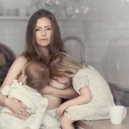 Грудное вскармливание: 11 самых обсуждаемых фотографий в мире