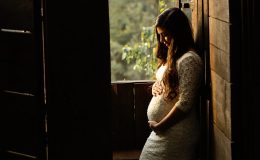 Встречаем весну: 10 лучших весенних образов для будущих мам
