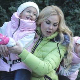 Нові зірки: доньки-близнюки Камалії вперше вийшли на паркет