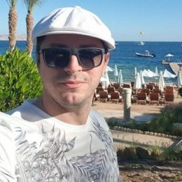 Велика родина: Сергій Притула оговтався до моря з дружиною та дітьми