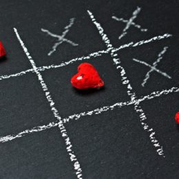 Дитяча закоханість: чи варто говорити з дитиною про її почуття? Поради психолога