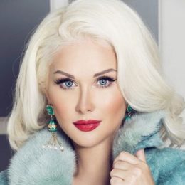 «Мамины дети»: Катерина Бужинская сменила имидж и показала новое фото с близнецами