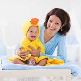 Як полегшити життя батьків з немовлям: 5 лайфхаків від багатодітної мами