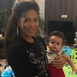 Гайтана поделилась редким фото мужа и дочки