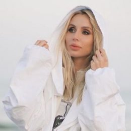 Світлана Лобода зворушливо привітала доньку з днем ​​народження та показала обручку.