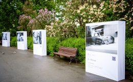 Вселенная. День первый: в Киеве открылась фотовыставка о родах