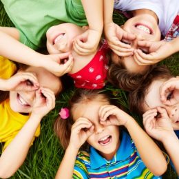 Ученые установили, как родители влияют на детскую дружбу