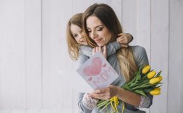 7 лучших нематериальных подарков, актуальных для каждой мамы