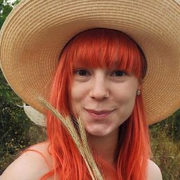 Вагітна Світлана Тарабарова показала яскраві фото та розсекретила стать дитини