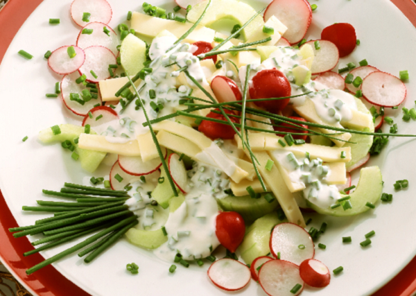 салаты для детей, блюда из мяса, баранина, пудинг, ленивые вареники, напиток из смородины, смородина, напитки для детей, блюда для пикника, что приготовить детям на пикник, салат из сельдерея, огуречный супчик, английский пудинг, рыбка под ореховым соусом, пирог из сухарей, полезный пикник, здоровое питание