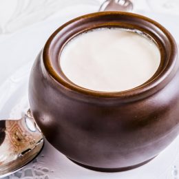 Кефир, йогурт, ряженка, мацони: особенности кисломолочных продуктов