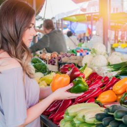 Что покупать на рынке в июле: 9 главных сезонных продуктов