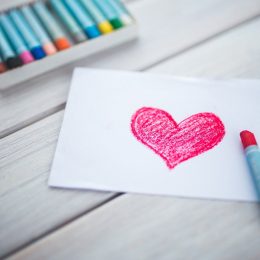 Як з’явився анатомічно невірний символ серця і що він означає