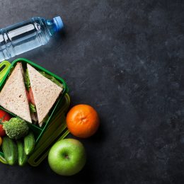 Чек-лист від дієтолога: 10 обов’язкових продуктів для здорового розвитку дітей