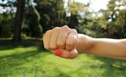 Недитяча жорстокість: підлітки в Одесі побили дівчинку