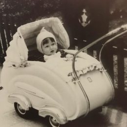 Как повезло современным мамам: какие раньше были коляски — фотободборка