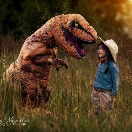 Фотосесія дівчинки та її брата-Тірекса зворушила мережу