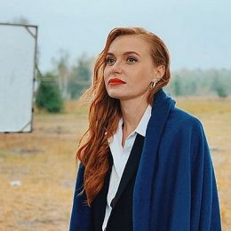 Продлевая лето: Слава Каминская с детьми отправилась к морю