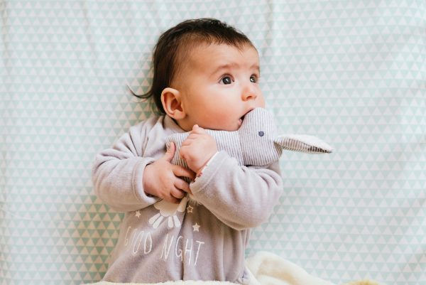 грудное вскармливание, трудный ребенок, что делать, если ребенок не слазит с рук, капризы, колики, здоровье, развитие ребенка, не играет сам, ленивый ребенок, если ребенок плачет