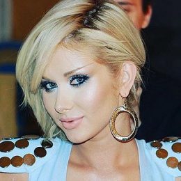 Осенняя прогулка: Катерина Бужинская показала подросших близнецов